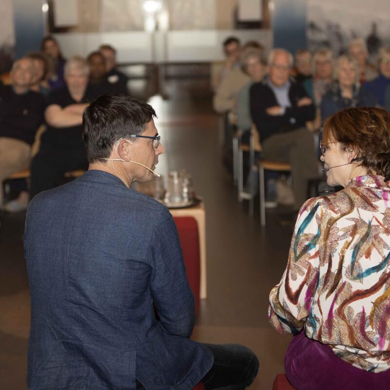 in gesprek